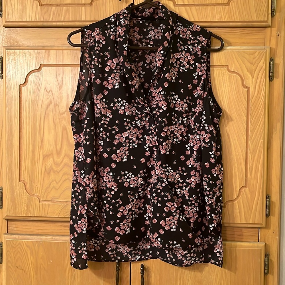 Torrid sleeveless floral blouse size 00